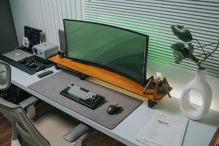 Tips for Organizing a Clutter-Free Workspace to Boost Productivity and Creativity